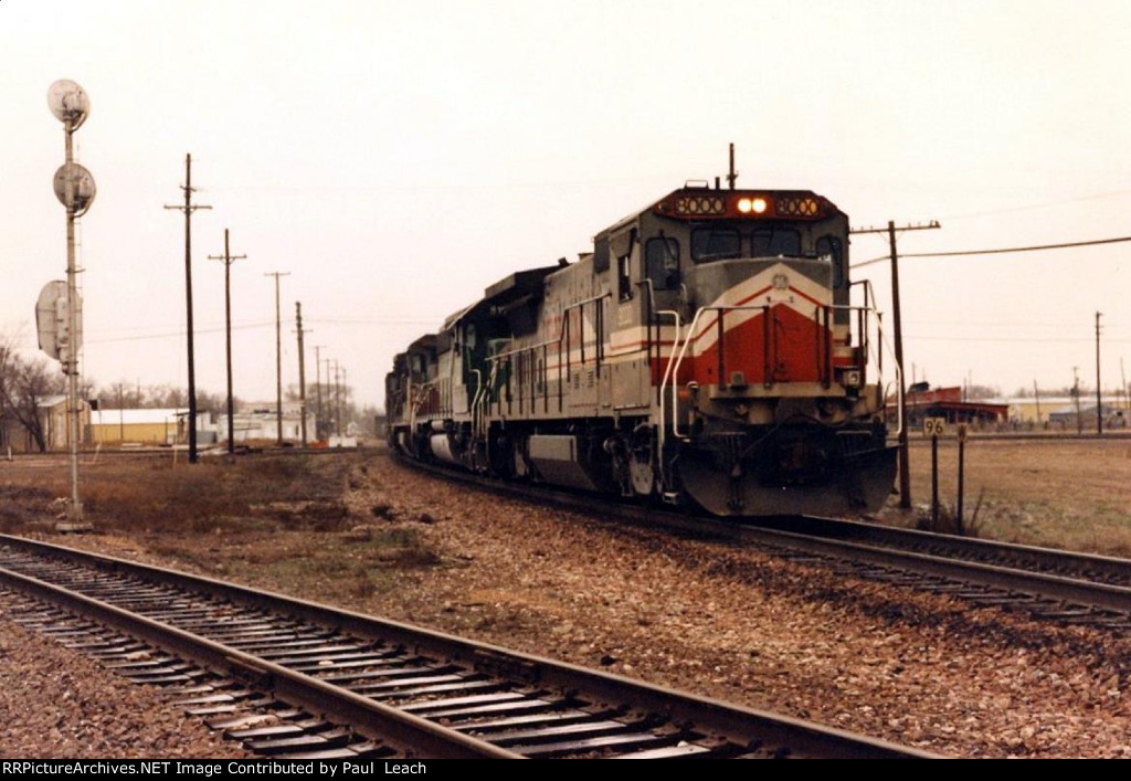 Eastbound manifest bangs across the diamonds